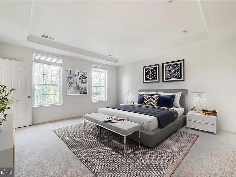 2513 Eastbourne Dr — Photo 14