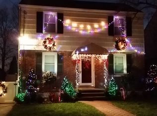 305 Beebe Rd, Mineola, NY 11501