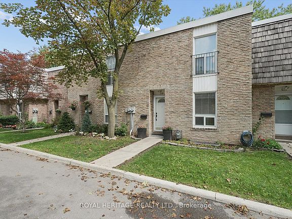 3rd image of 701 Burnhamthorpe Rd #105
