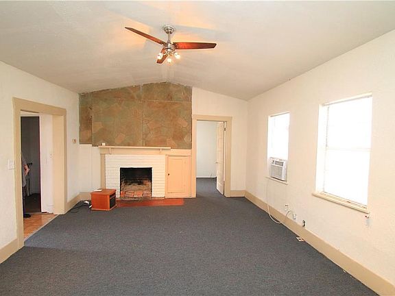 3rd image of 828 10th St NE