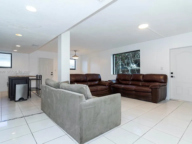 2729 SW 67th Ave — Photo 10