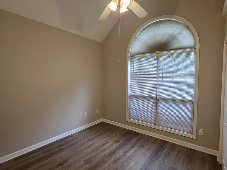 120 Cloverwood Dr — Photo 13