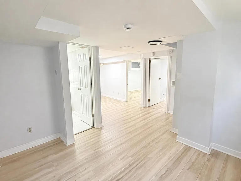 567 Campbell Ave #LOWER — Photo 3
