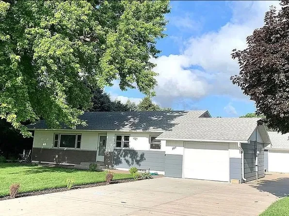 304 N Smith Ave, Elwood, NE 68937