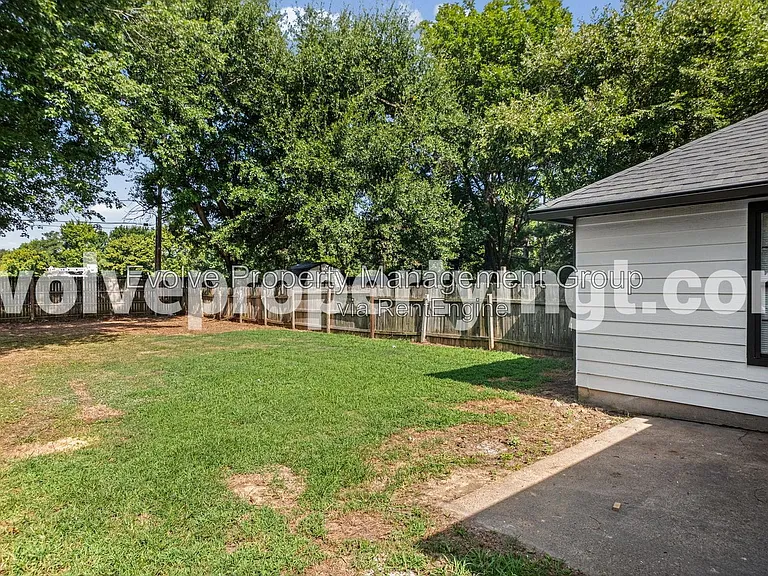 2295 Belin Dr — Photo 16