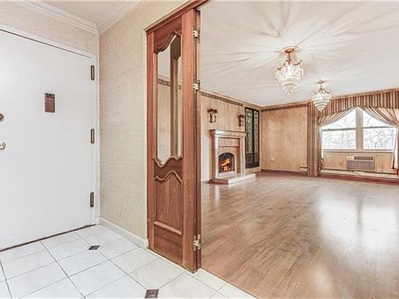 3rd image of 755 Sierra Vista Ln