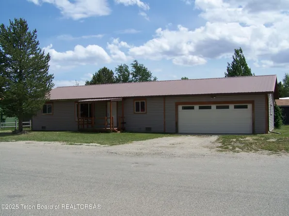 6 Opal St, Pinedale, WY 82941