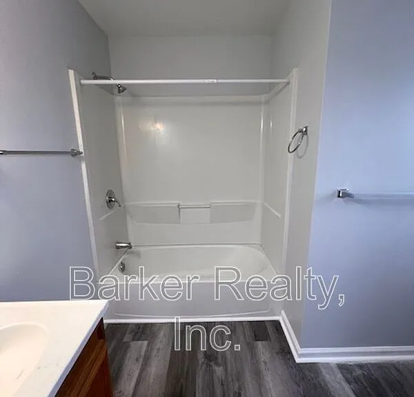 606B E Martin St — Photo 16