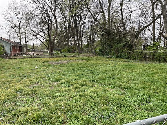 5th image of 216 Davis St