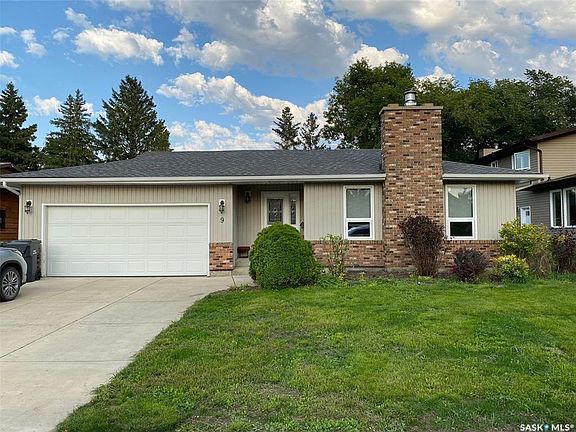 2nd image of 9 Marquis Cres N