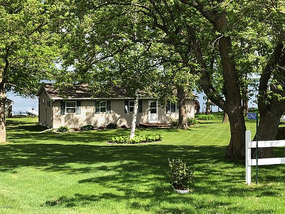 3rd image of 23962 Silver Shore Ln
