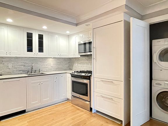 3rd image of 752 W End Ave APT 16F