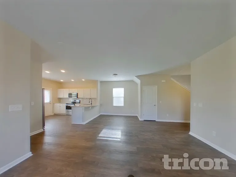 1035 Lonergan Cir — Photo 4