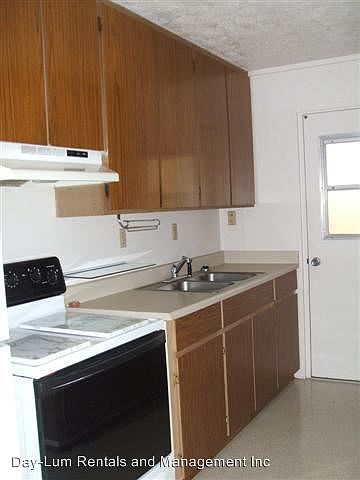 2nd image of 230 Kapiolani St #102