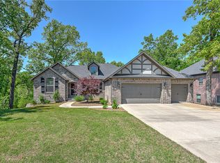 6 Spinnaker Ridge Ln, Bentonville, AR 72712