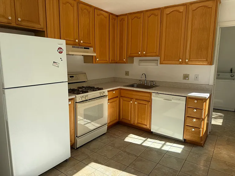 6038 S Ivanhoe Ave — Photo 7