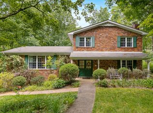 1112 Crown Point Rd W, Signal Mountain, TN 37377