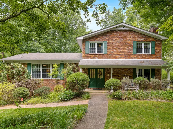 1112 Crown Point Rd W, Signal Mountain, TN 37377