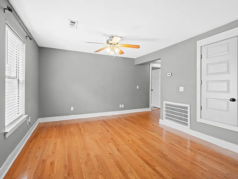 1022 W Holly St — Photo 6
