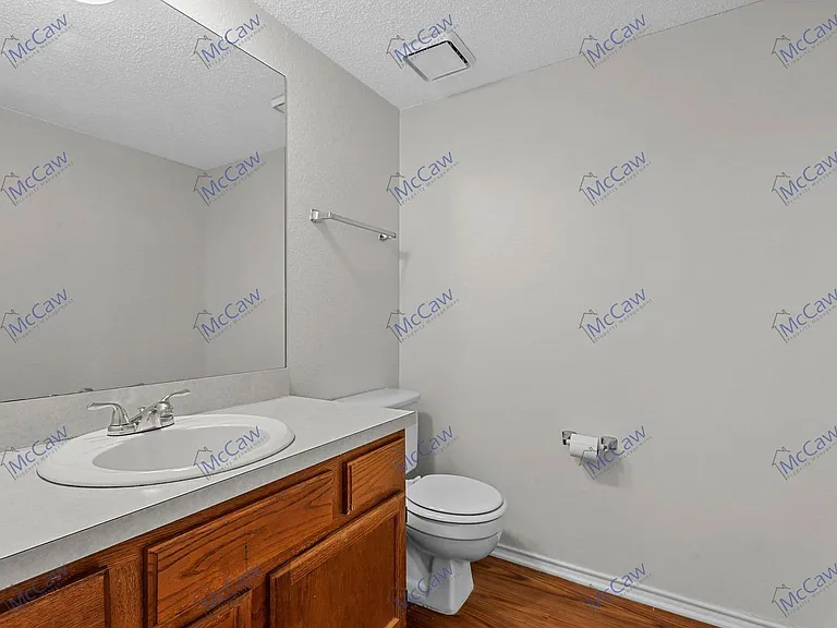 800 Bluebonnet Dr #B — Photo 14