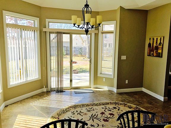 5th image of 5147 Applewood Cir