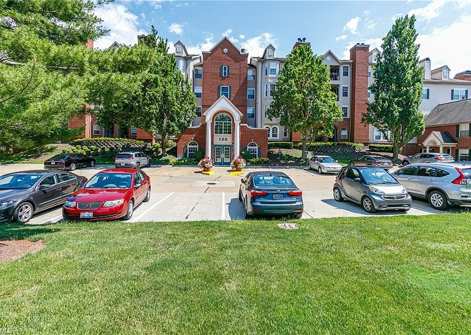 1st image of 180 Fox Hollow Dr APT 204