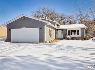 1406 Hillside Ln, McHenry, IL 60051