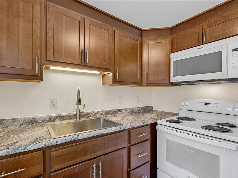 5809 Raymond Rd — Photo 5