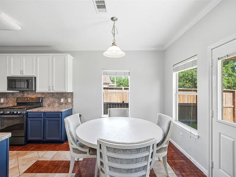 1707 N Highlands Xing — Photo 18