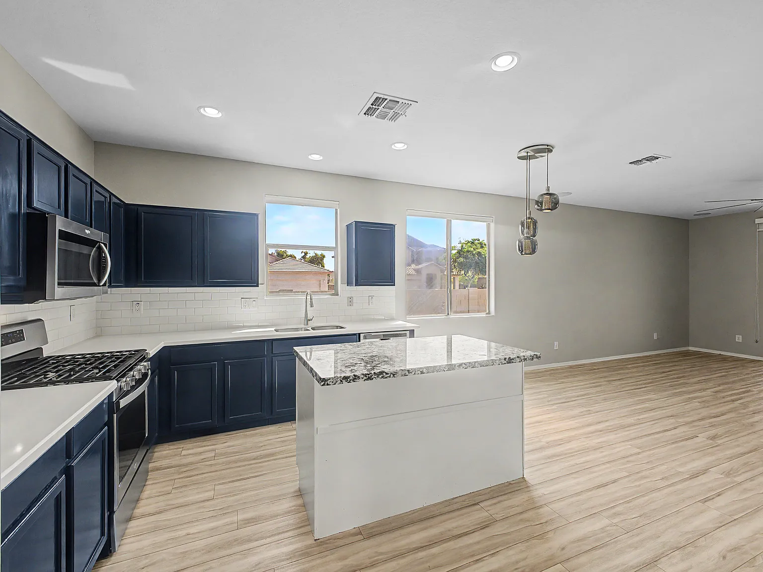 4 bed, 1870 sqft, $2,800 — Photo 3