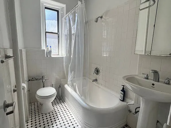 12 Pinehurst Avenue 4A image 4 of 4