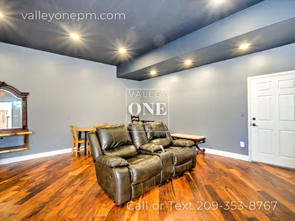 2299 1/2 Ogden Sannazor Dr, Tracy, CA 95377