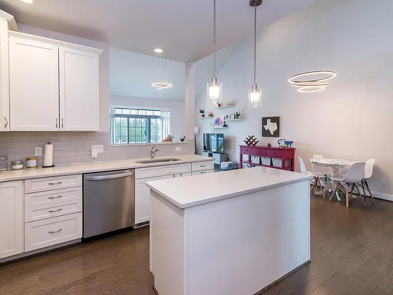 2544 Oxford Cir — Photo 10