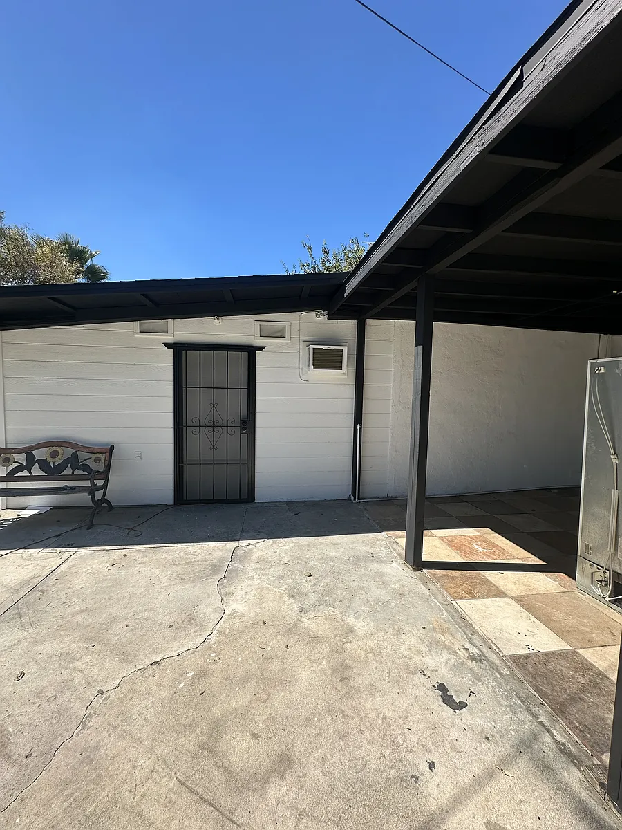 Building Photo - 1341 W 13th St #1