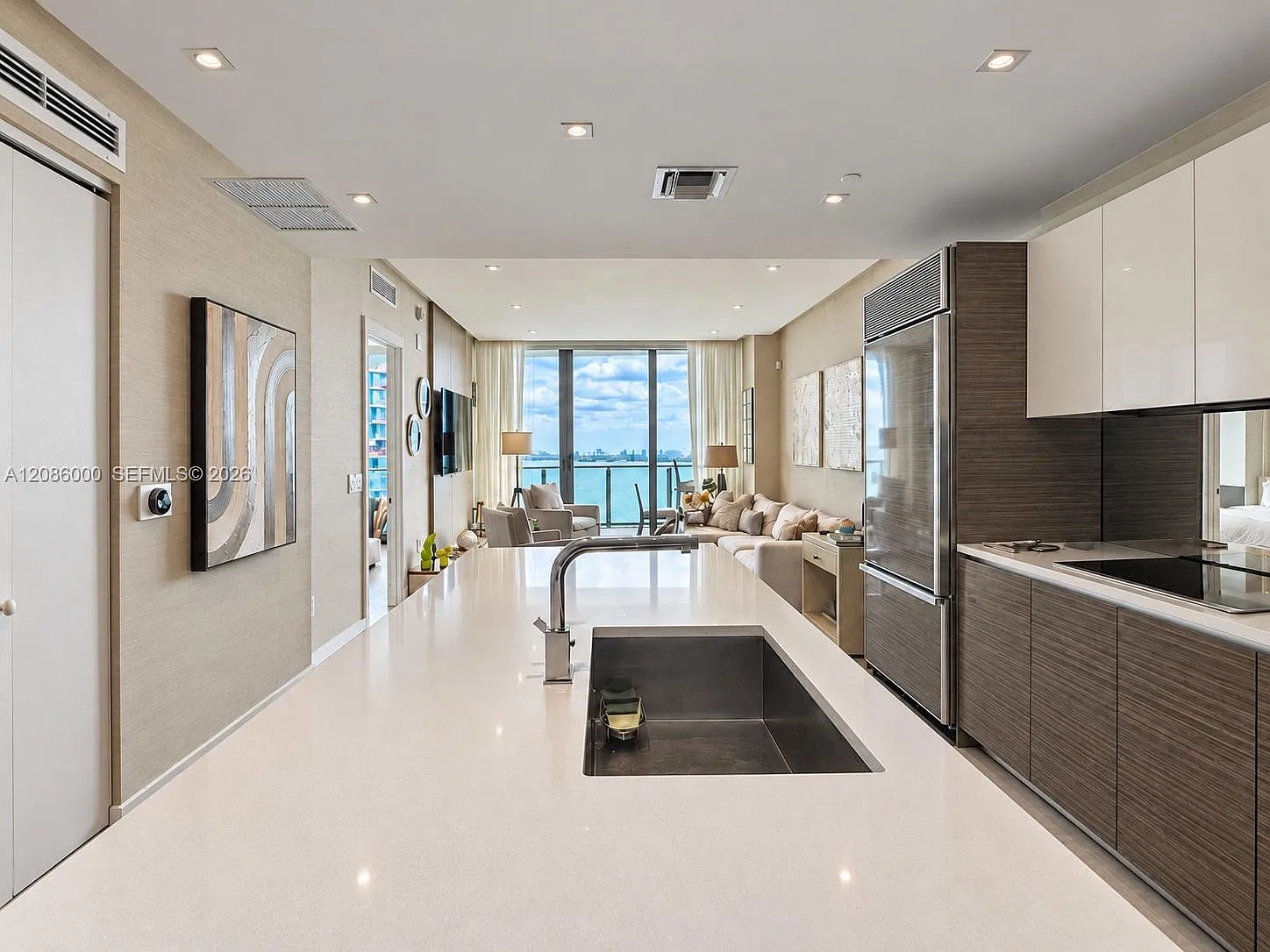 Icon Bay Condo — Photo 3