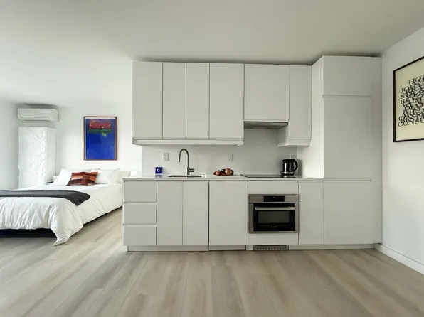 25-40 Shore Boulevard image 3 of 19