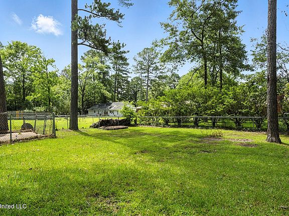 3rd image of 132 Bent Creek Dr