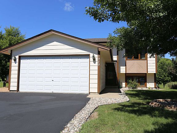 2nd image of 1929 Heritage Dr