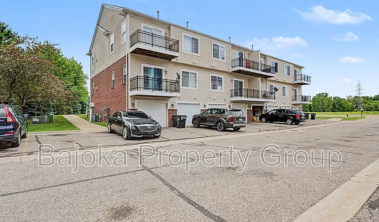 43018 Burlington Dr — Photo 4