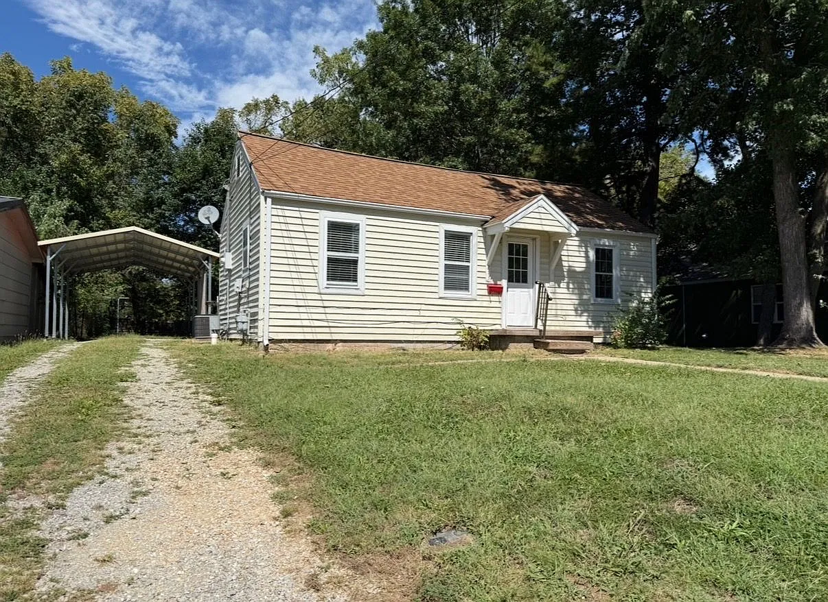 2 bed, 1.0 bath, 754 sqft, $1,000 — Photo 1