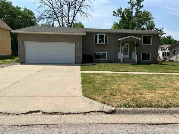 709 Locust St, Tipton, IA 52772
