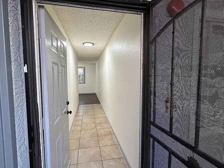 1033 Broad Ave #308 — Photo 2