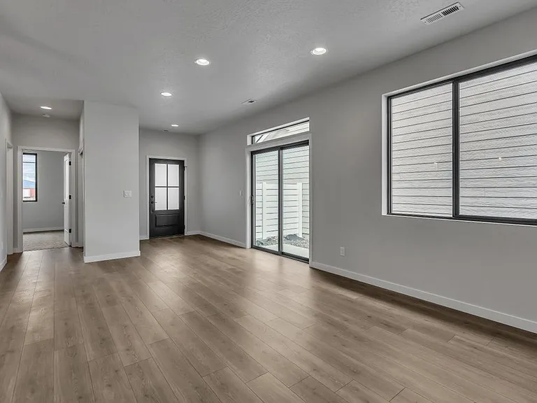2919 N Phoenix Ln — Photo 6