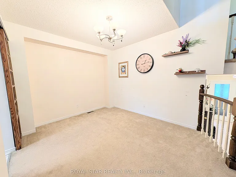 38 Springcreek Cres — Photo 7