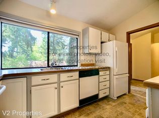 6677 SW Taylors Ferry Rd, Portland, OR 97223