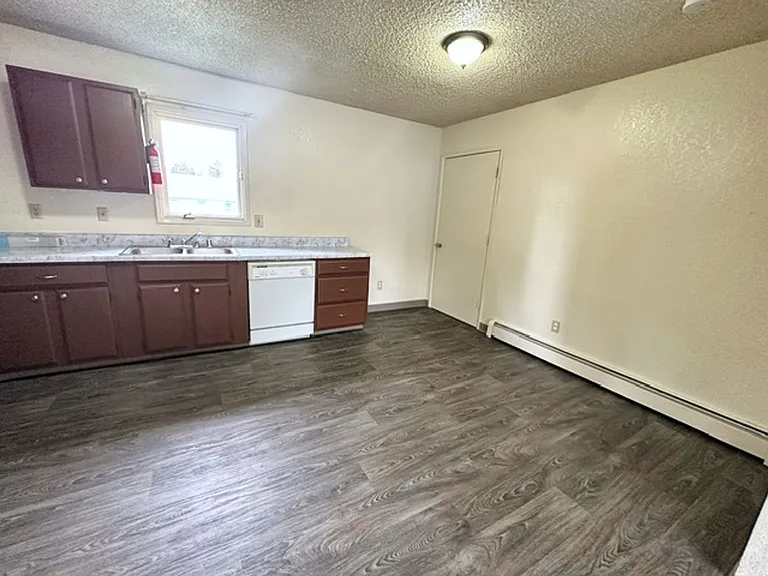 325 N Hoyt St — Photo 13