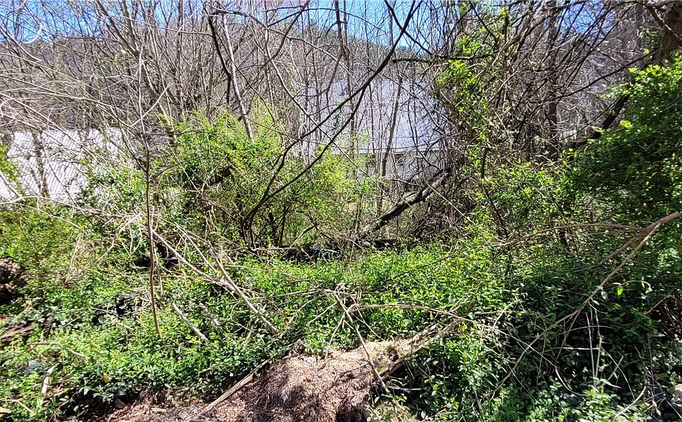 2nd image of 227 2nd Ave #2