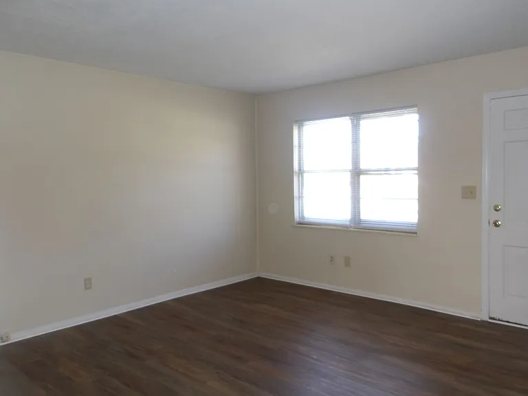 5402 Logwood Ave — Photo 3