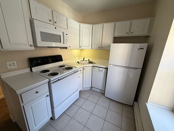 5th image of 1227-1237 N Cass St #102