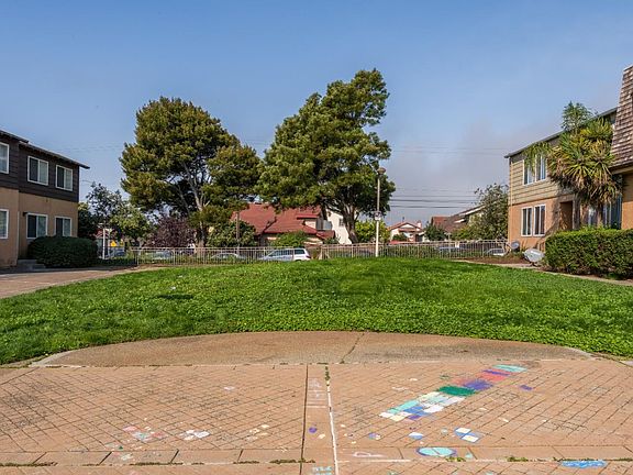 4th image of 987 Brusco Way